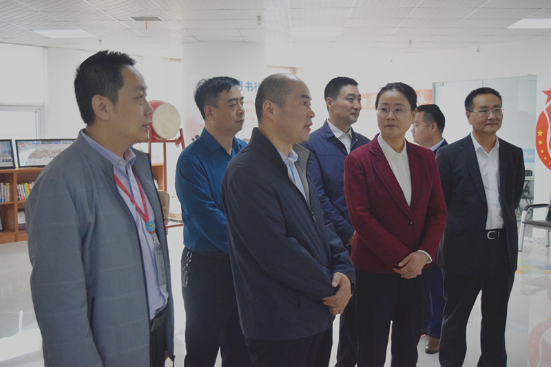 熱烈歡迎河南省委統(tǒng)戰(zhàn)部副部長梁險峰一行蒞臨安陽青峰網(wǎng)絡調研社會階層工作！