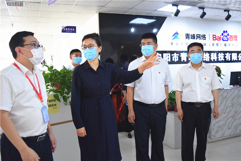 河南省委網(wǎng)信辦主任郭巖松，安陽(yáng)市委常委、宣傳部部長(zhǎng)王樸，安陽(yáng)市委網(wǎng)信辦主任路玉軍等一行人蒞臨安陽(yáng)青峰網(wǎng)絡(luò)指導(dǎo)工作！